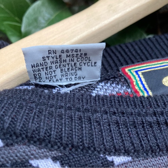 OSSI Skiwear Acrylic and Wool Blend Knit Sweater - Picture 8 of 10